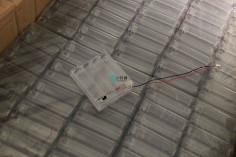 一个客户定制的电池盒，用于机器人