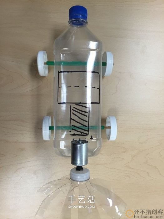 如何制作一个瓶子电动风力小车？用瓶子，瓶盖，马达，扇叶