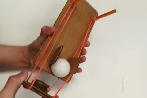 如何制作一个乒乓球弹射器？