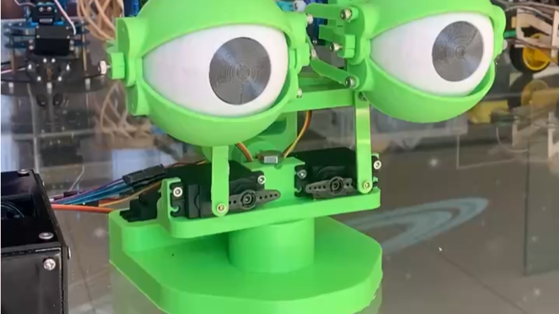 arduino 仿生眼睛，语音手柄控制